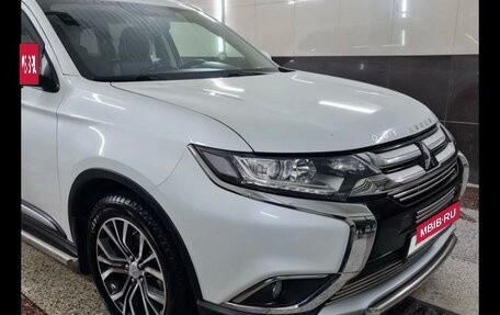 Mitsubishi Outlander III рестайлинг 3, 2016 год, 1 998 000 рублей, 4 фотография