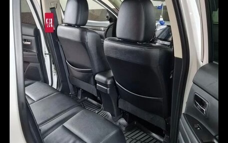 Mitsubishi Outlander III рестайлинг 3, 2016 год, 1 998 000 рублей, 10 фотография