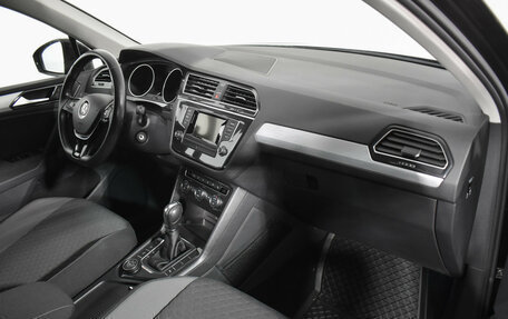 Volkswagen Tiguan II, 2017 год, 3 099 000 рублей, 12 фотография