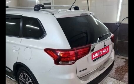 Mitsubishi Outlander III рестайлинг 3, 2016 год, 1 998 000 рублей, 8 фотография