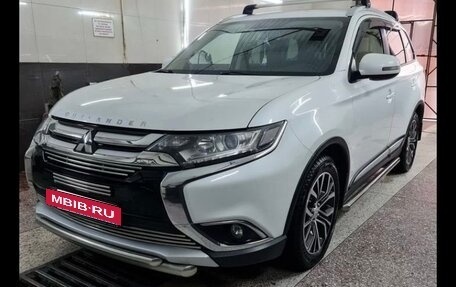 Mitsubishi Outlander III рестайлинг 3, 2016 год, 1 998 000 рублей, 5 фотография