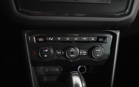 Volkswagen Tiguan II, 2017 год, 3 099 000 рублей, 17 фотография