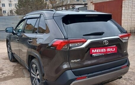 Toyota RAV4, 2020 год, 3 350 000 рублей, 8 фотография