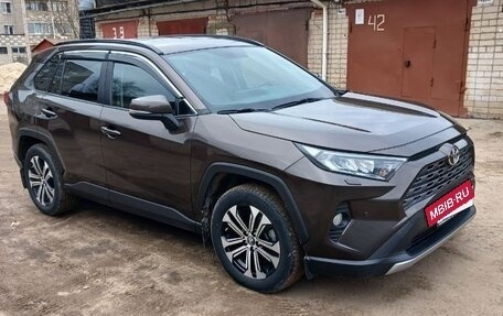 Toyota RAV4, 2020 год, 3 350 000 рублей, 6 фотография