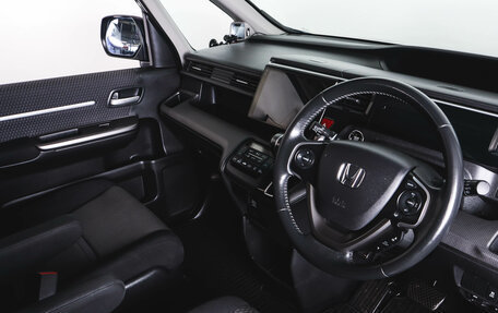 Honda Stepwgn IV, 2017 год, 2 169 000 рублей, 8 фотография