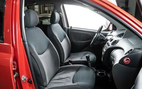 Toyota Yaris I рестайлинг, 2003 год, 399 000 рублей, 8 фотография