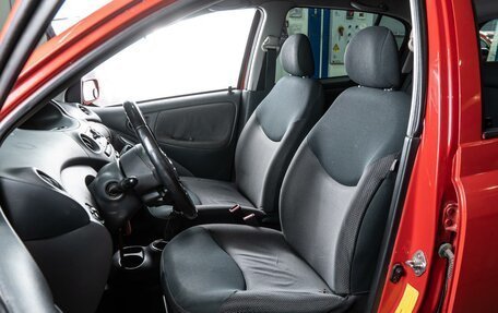 Toyota Yaris I рестайлинг, 2003 год, 399 000 рублей, 10 фотография