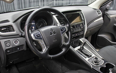 Mitsubishi Pajero Sport III рестайлинг, 2018 год, 3 249 000 рублей, 15 фотография
