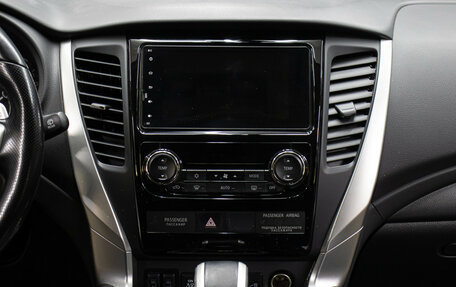 Mitsubishi Pajero Sport III рестайлинг, 2018 год, 3 249 000 рублей, 14 фотография