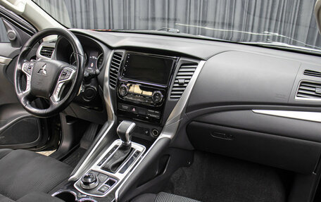 Mitsubishi Pajero Sport III рестайлинг, 2018 год, 3 249 000 рублей, 11 фотография