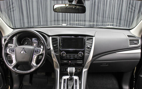 Mitsubishi Pajero Sport III рестайлинг, 2018 год, 3 249 000 рублей, 13 фотография