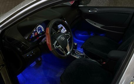 Hyundai Solaris II рестайлинг, 2011 год, 700 000 рублей, 3 фотография