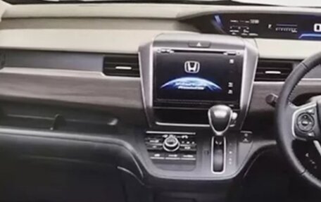 Honda Freed II, 2017 год, 1 420 000 рублей, 3 фотография