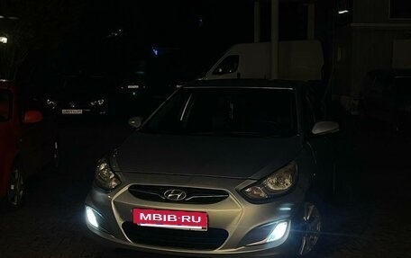 Hyundai Solaris II рестайлинг, 2011 год, 700 000 рублей, 2 фотография