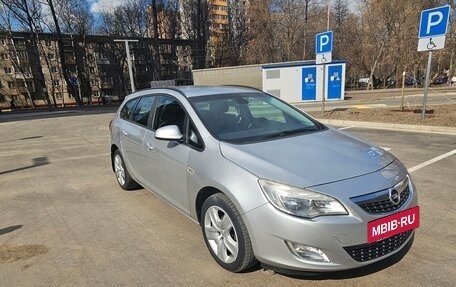 Opel Astra J, 2011 год, 970 000 рублей, 4 фотография