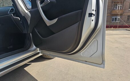 Opel Astra J, 2011 год, 970 000 рублей, 13 фотография