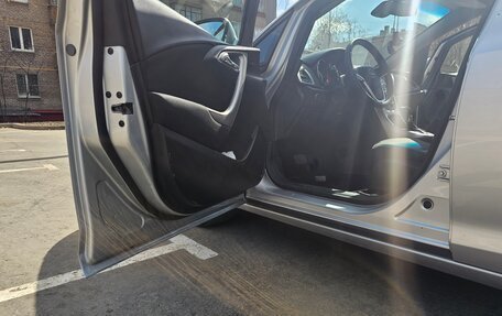 Opel Astra J, 2011 год, 970 000 рублей, 11 фотография