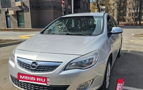 Opel Astra J, 2011 год, 970 000 рублей, 3 фотография