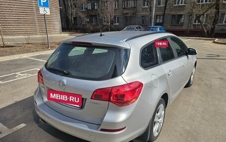 Opel Astra J, 2011 год, 970 000 рублей, 9 фотография