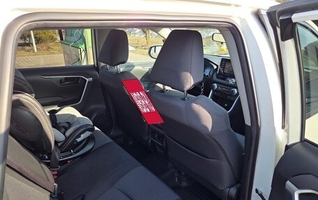 Toyota RAV4, 2020 год, 2 900 000 рублей, 10 фотография