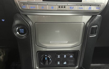 Toyota Land Cruiser Prado 150 рестайлинг 2, 2019 год, 4 930 000 рублей, 21 фотография