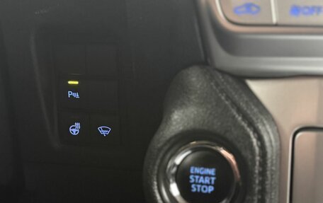 Toyota Land Cruiser Prado 150 рестайлинг 2, 2019 год, 4 930 000 рублей, 19 фотография