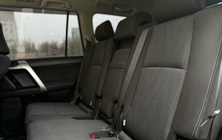 Toyota Land Cruiser Prado 150 рестайлинг 2, 2019 год, 4 930 000 рублей, 26 фотография