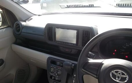 Toyota Passo III, 2020 год, 633 000 рублей, 13 фотография