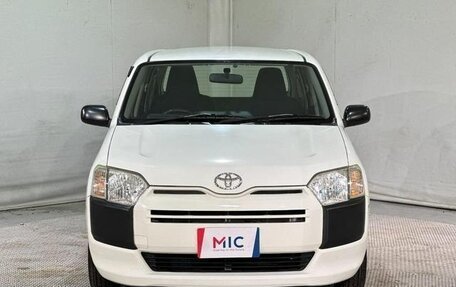 Toyota Probox I, 2018 год, 850 000 рублей, 2 фотография