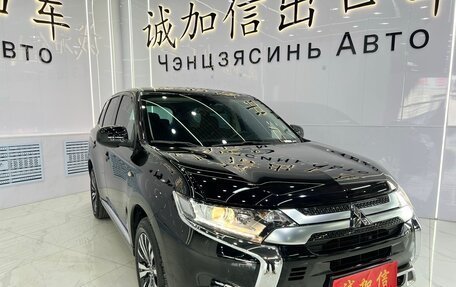 Mitsubishi Outlander III рестайлинг 3, 2022 год, 2 070 000 рублей, 3 фотография