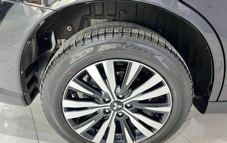 Mitsubishi Outlander III рестайлинг 3, 2022 год, 2 070 000 рублей, 14 фотография
