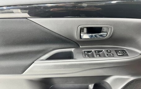 Mitsubishi Outlander III рестайлинг 3, 2022 год, 2 070 000 рублей, 11 фотография