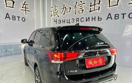 Mitsubishi Outlander III рестайлинг 3, 2022 год, 2 070 000 рублей, 13 фотография