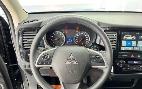 Mitsubishi Outlander III рестайлинг 3, 2022 год, 2 070 000 рублей, 8 фотография