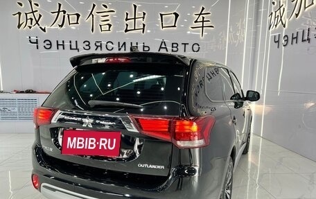 Mitsubishi Outlander III рестайлинг 3, 2022 год, 2 070 000 рублей, 4 фотография