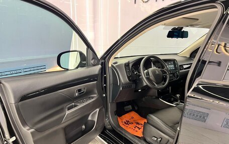 Mitsubishi Outlander III рестайлинг 3, 2022 год, 2 070 000 рублей, 12 фотография