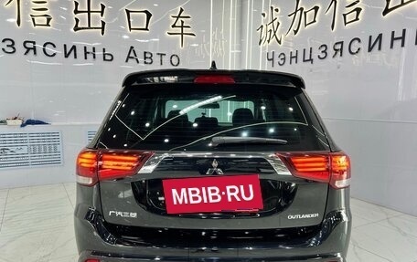 Mitsubishi Outlander III рестайлинг 3, 2022 год, 2 070 000 рублей, 5 фотография
