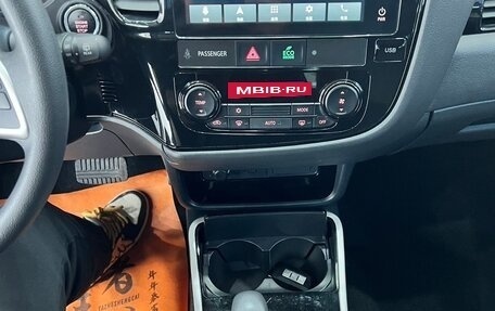 Mitsubishi Outlander III рестайлинг 3, 2022 год, 2 070 000 рублей, 18 фотография