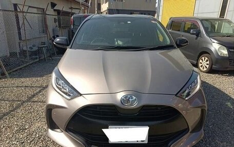 Toyota Yaris, 2023 год, 1 290 000 рублей, 2 фотография