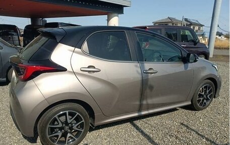 Toyota Yaris, 2023 год, 1 290 000 рублей, 8 фотография