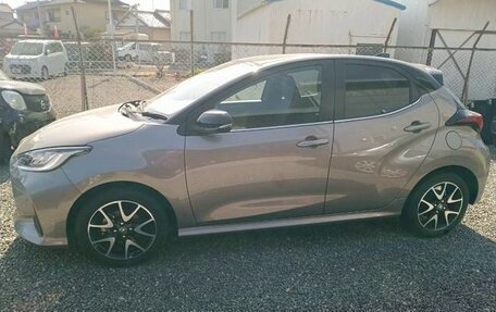 Toyota Yaris, 2023 год, 1 290 000 рублей, 4 фотография