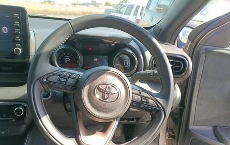 Toyota Yaris, 2023 год, 1 290 000 рублей, 10 фотография