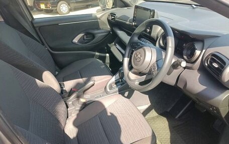 Toyota Yaris, 2023 год, 1 290 000 рублей, 9 фотография