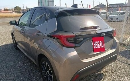 Toyota Yaris, 2023 год, 1 290 000 рублей, 5 фотография