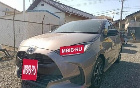 Toyota Yaris, 2023 год, 1 290 000 рублей, 3 фотография
