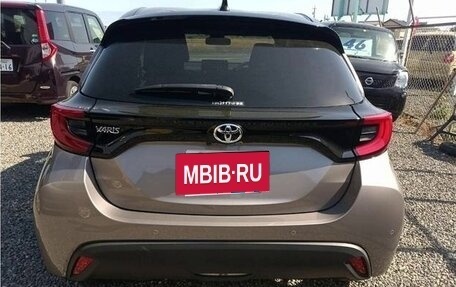 Toyota Yaris, 2023 год, 1 290 000 рублей, 6 фотография