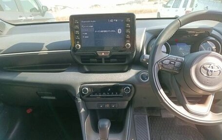 Toyota Yaris, 2023 год, 1 290 000 рублей, 14 фотография