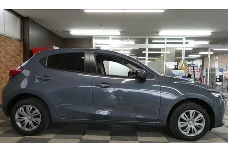 Mazda 2 III, 2022 год, 900 000 рублей, 4 фотография