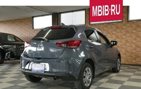 Mazda 2 III, 2022 год, 900 000 рублей, 5 фотография