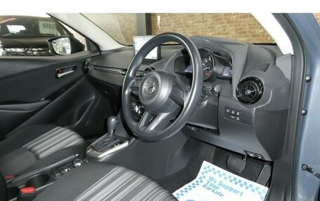 Mazda 2 III, 2022 год, 900 000 рублей, 11 фотография